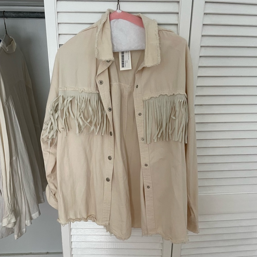 Longsleeve button down too/jacket with fringe